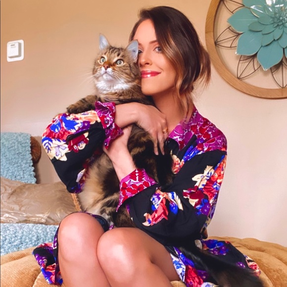 Meet your Posher, Jennifer - Picture 2 of 2